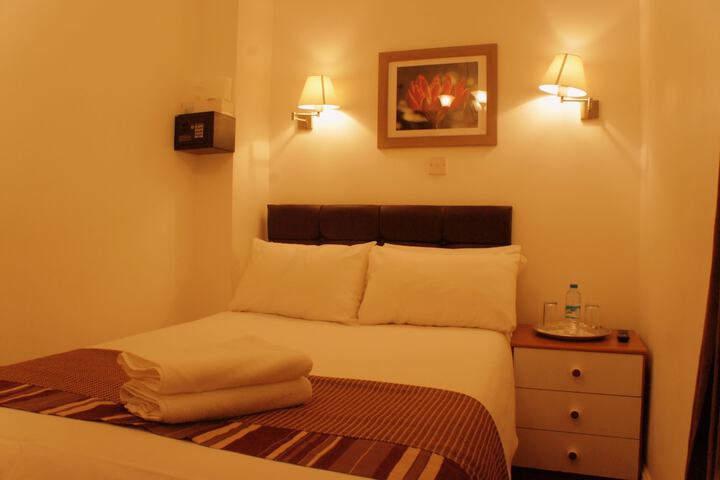 Room 33 of 127
