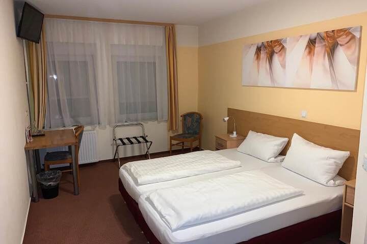 Room 9 of 30