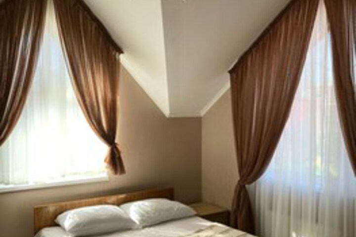 Room 11 of 35