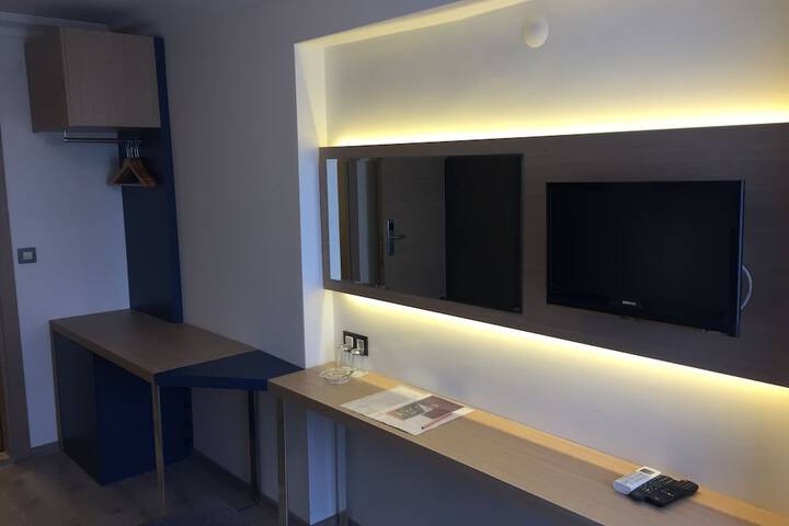 Room 16 of 41