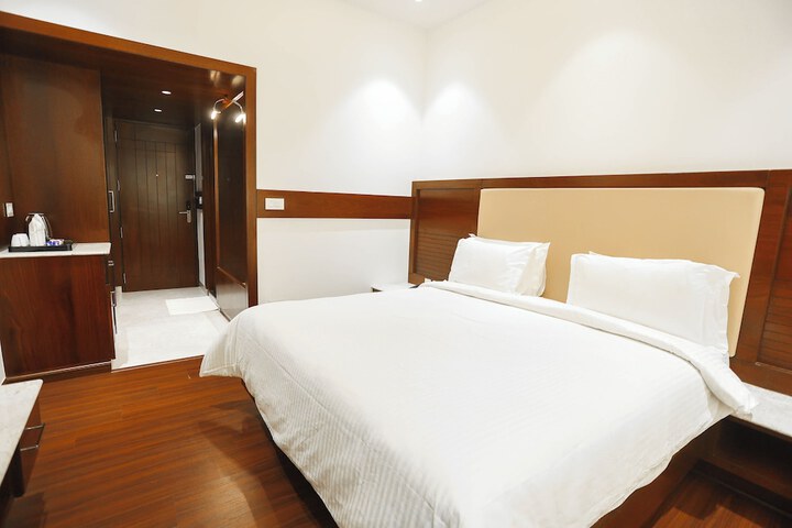 Room 8 of 43