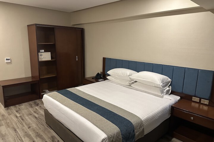 Room 5 of 20