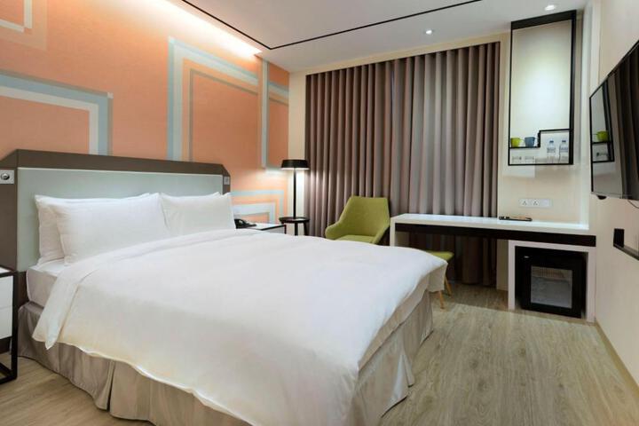 Exterior of Uinn Business Hotel - Taipei Shilin