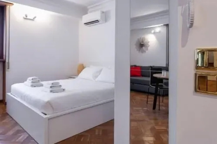 Room 4 of 15