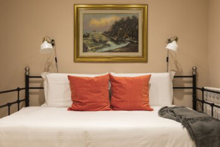 Room 18 of 28