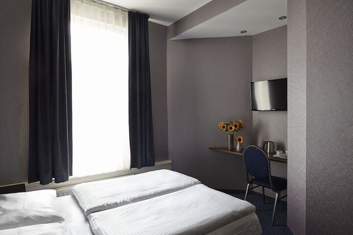 Room 3 of 24