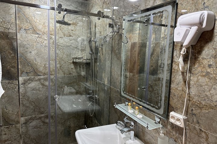 Room 52 of 69