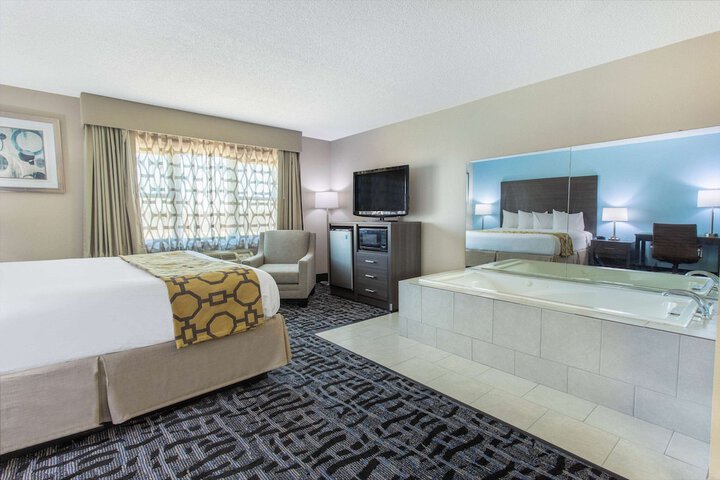 1 King Bed (11 of 19)