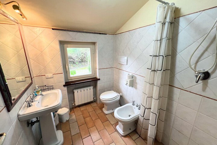 Room 10 of 24