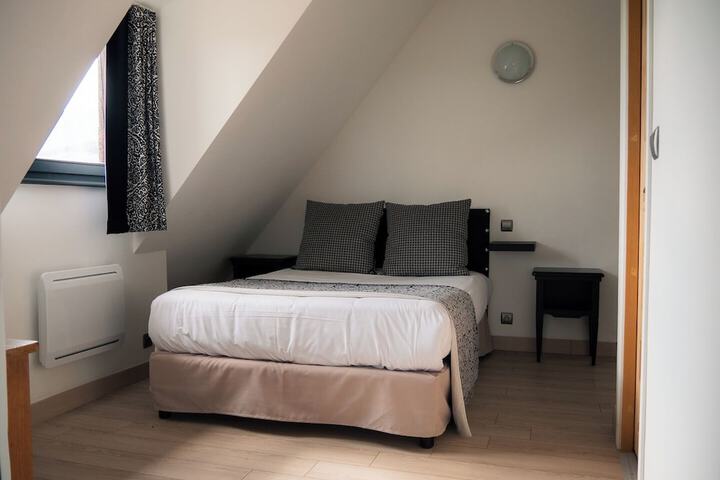 Room 8 of 37