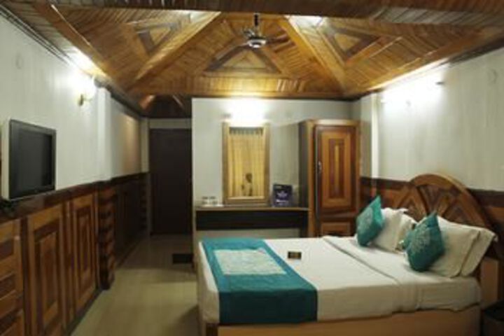 OYO Premium Near Zoo Nainital