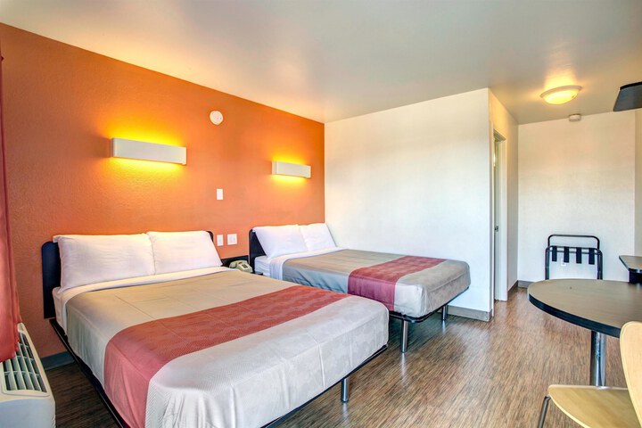2 Double Beds (2 of 11)