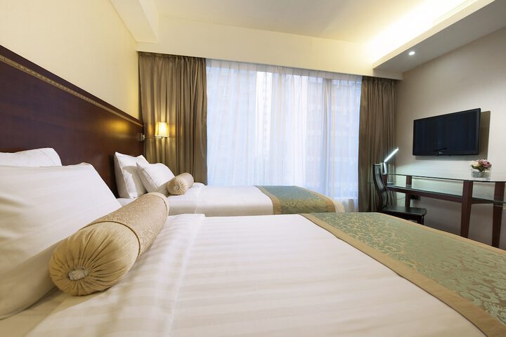 Room 9 of 33