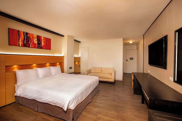 Room 10 of 51