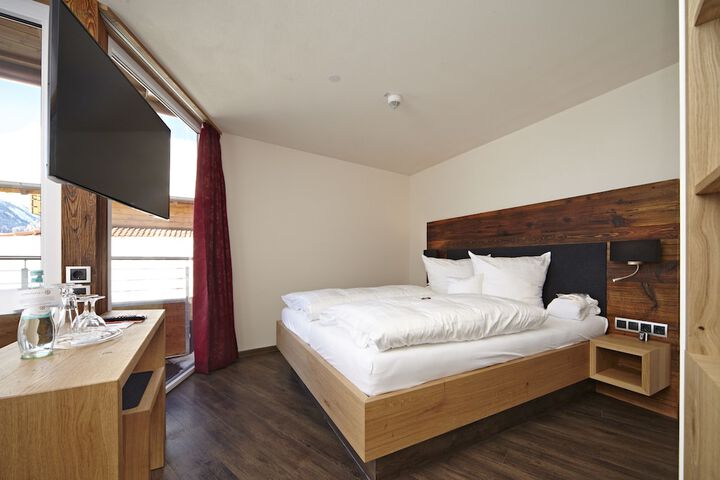 Room 4 of 55