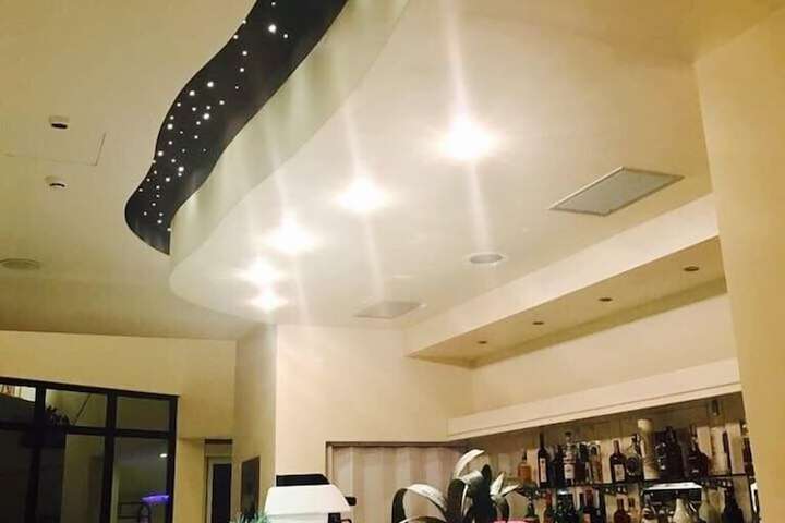 Lounge 44 of 69