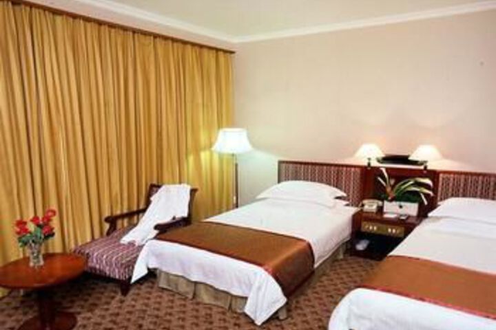 Room 21 of 143