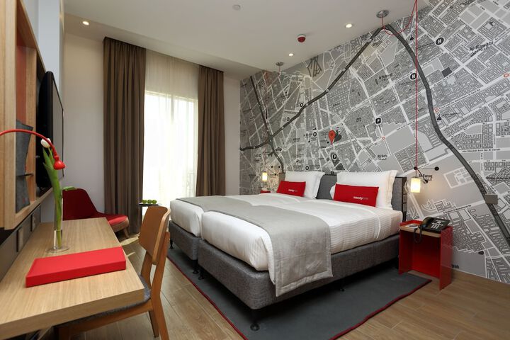 Room 15 of 195