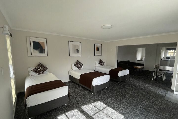Room 34 of 65