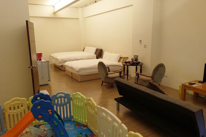 Room 26 of 82