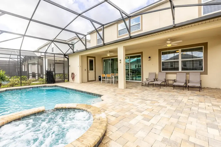 Pool 13 of 18