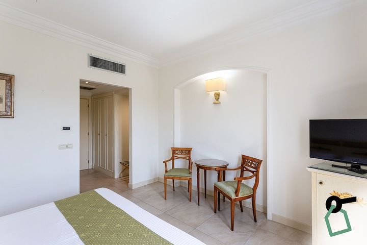 Room 12 of 41