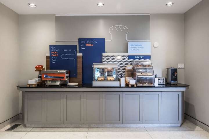 Breakfast/Coffee Service 80 of 90