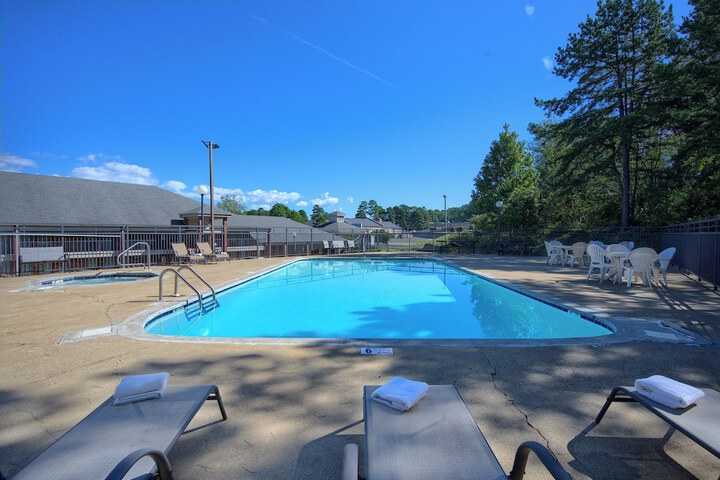 Pool 51 of 77