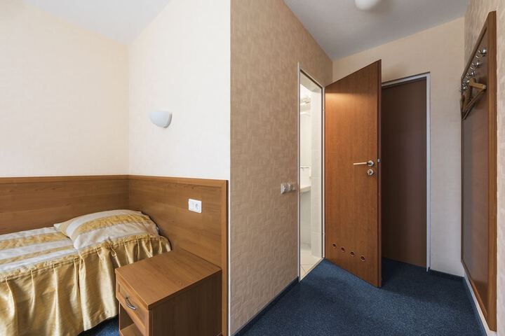 Room 21 of 64