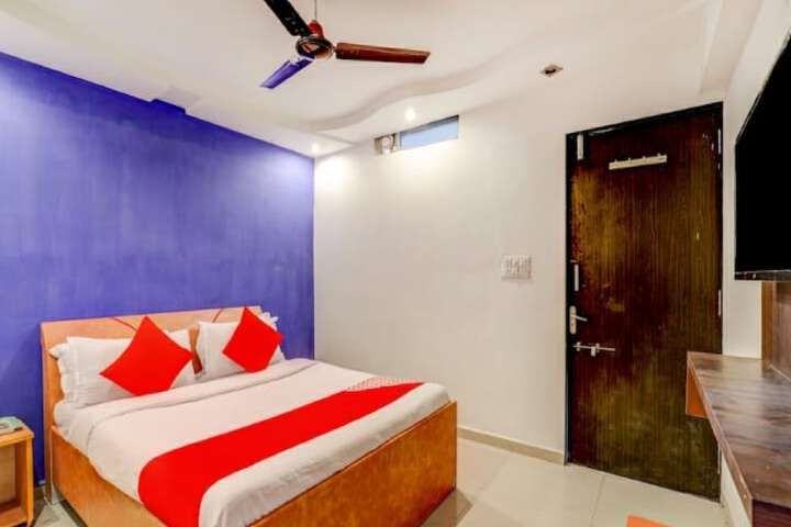 Room 6 of 17