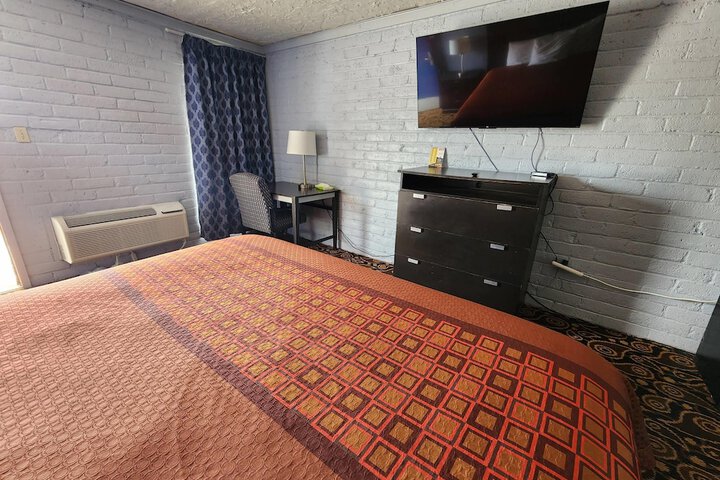 Room 17 of 23