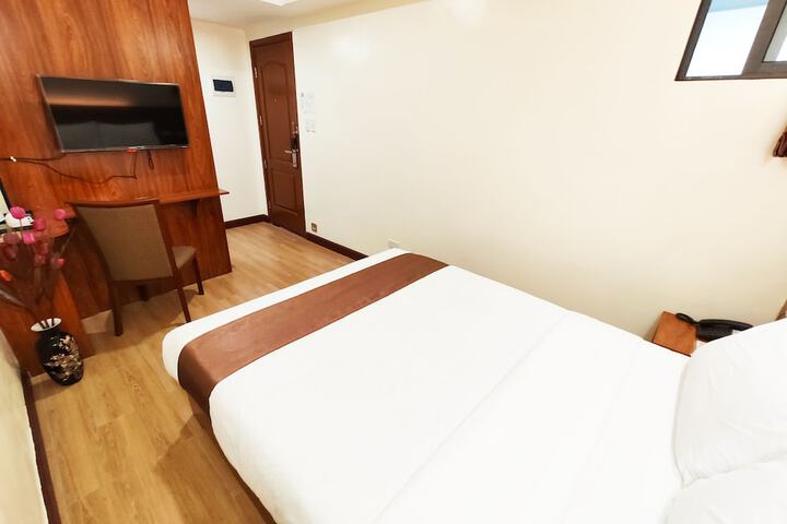Room 9 of 63