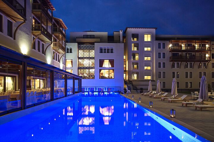 Hotel Pool