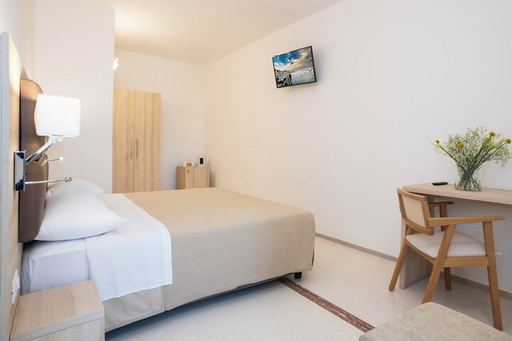 Room 4 of 52