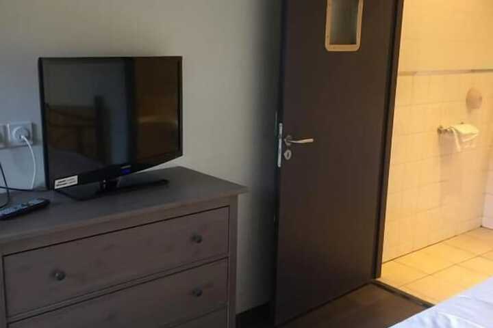 Room 9 of 68