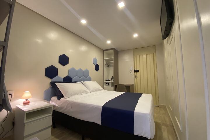 Room 5 of 16