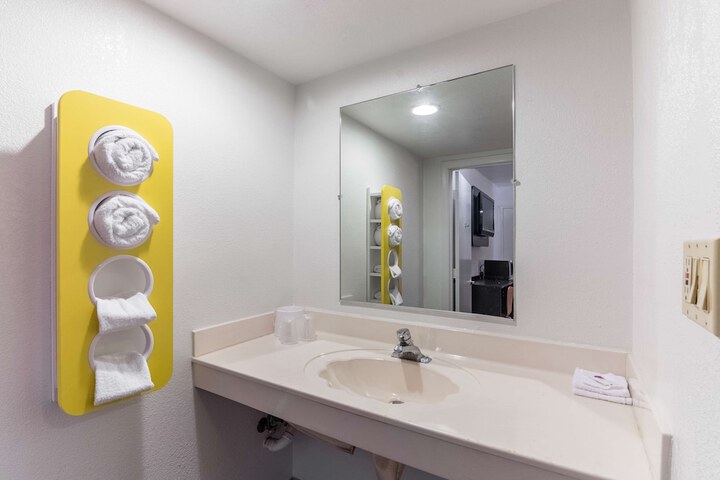 Bathroom sink