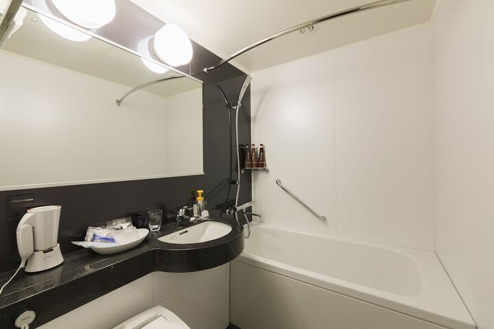 Room 12 of 25
