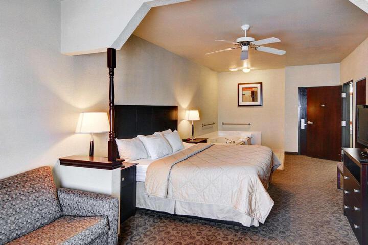 1 King Bed Accessible (10 of 27)