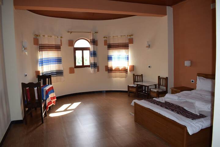 Room 13 of 28
