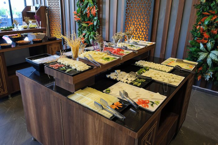 Dining 45 of 58