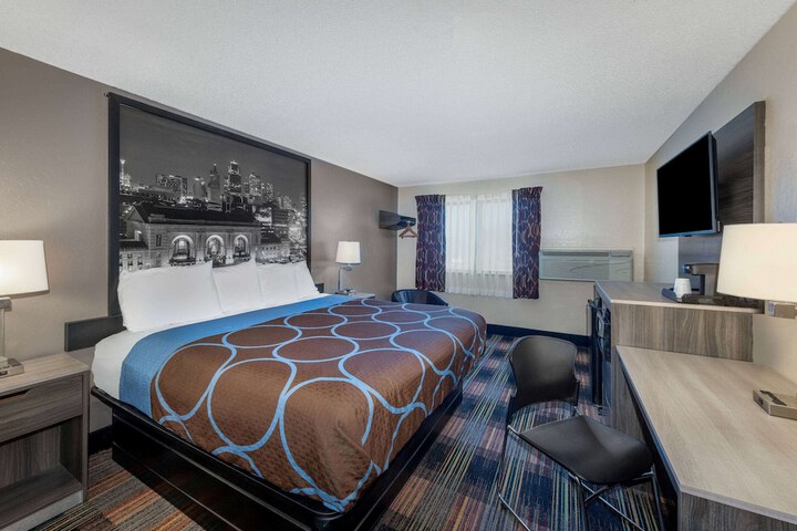 1 King Bed (8 of 14)