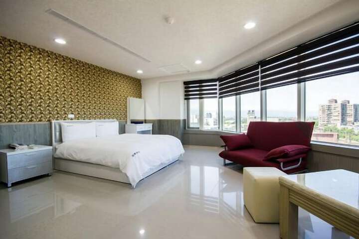 Room 15 of 34