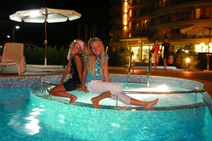 Pool 44 of 92