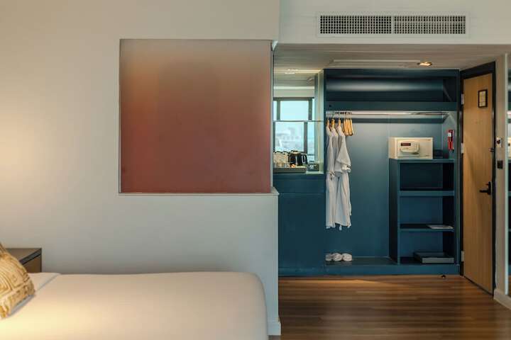 Room 51 of 113