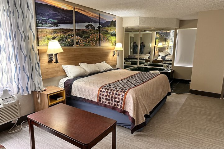 1 King Bed (6 of 17)