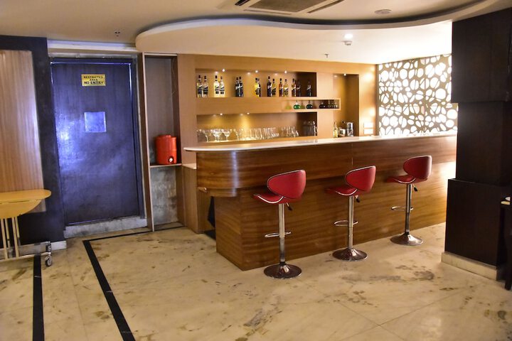 Lounge 14 of 23