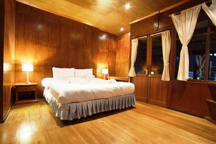 Room 10 of 48