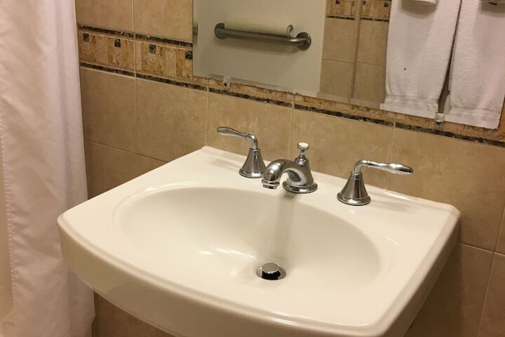 Room 168 of 221