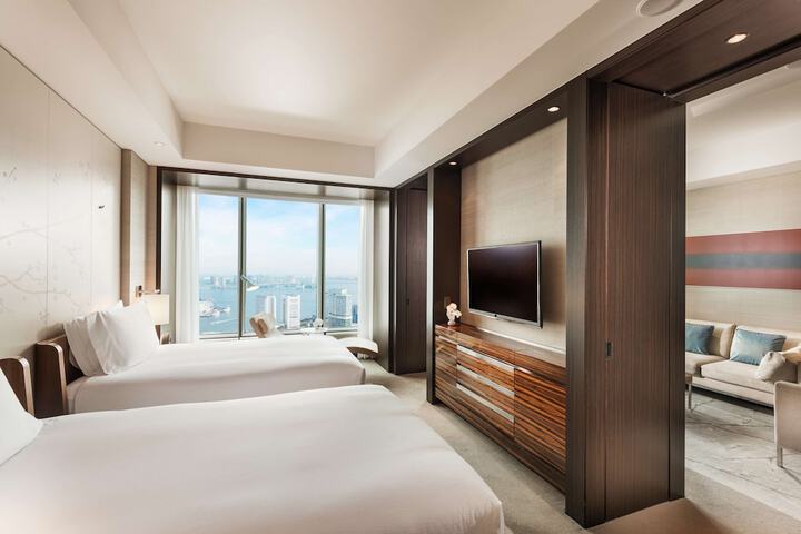 Room 10 of 111